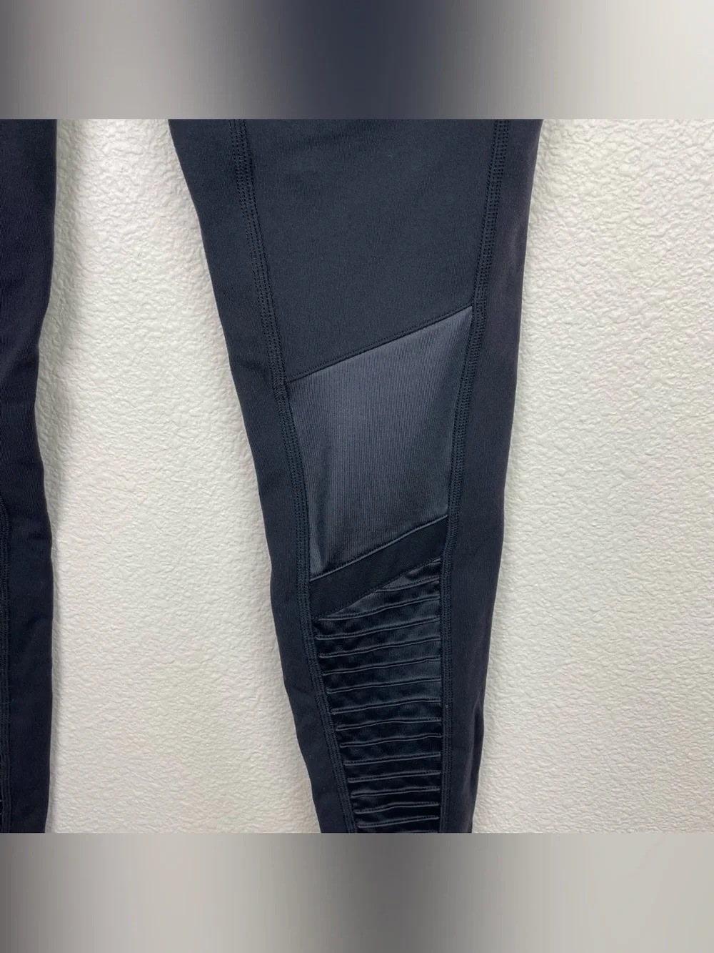 Alo Yoga Women's Small Black Moto Panel Leggings Mid Rise Athletic Casual Gym